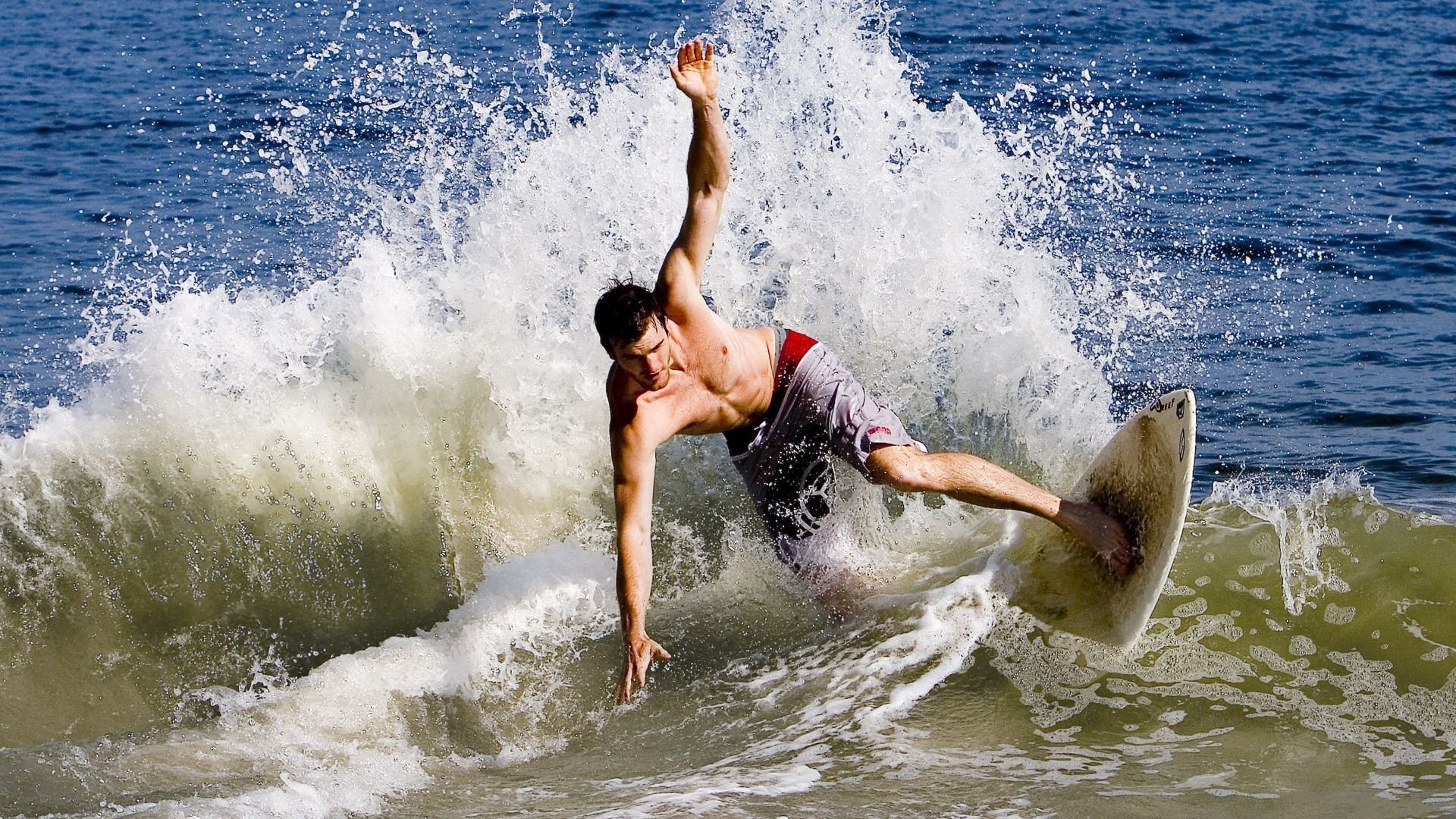 米兰平台-全国大学生足球联赛精彩对决频现，全国大学生足球联赛时间  第1张